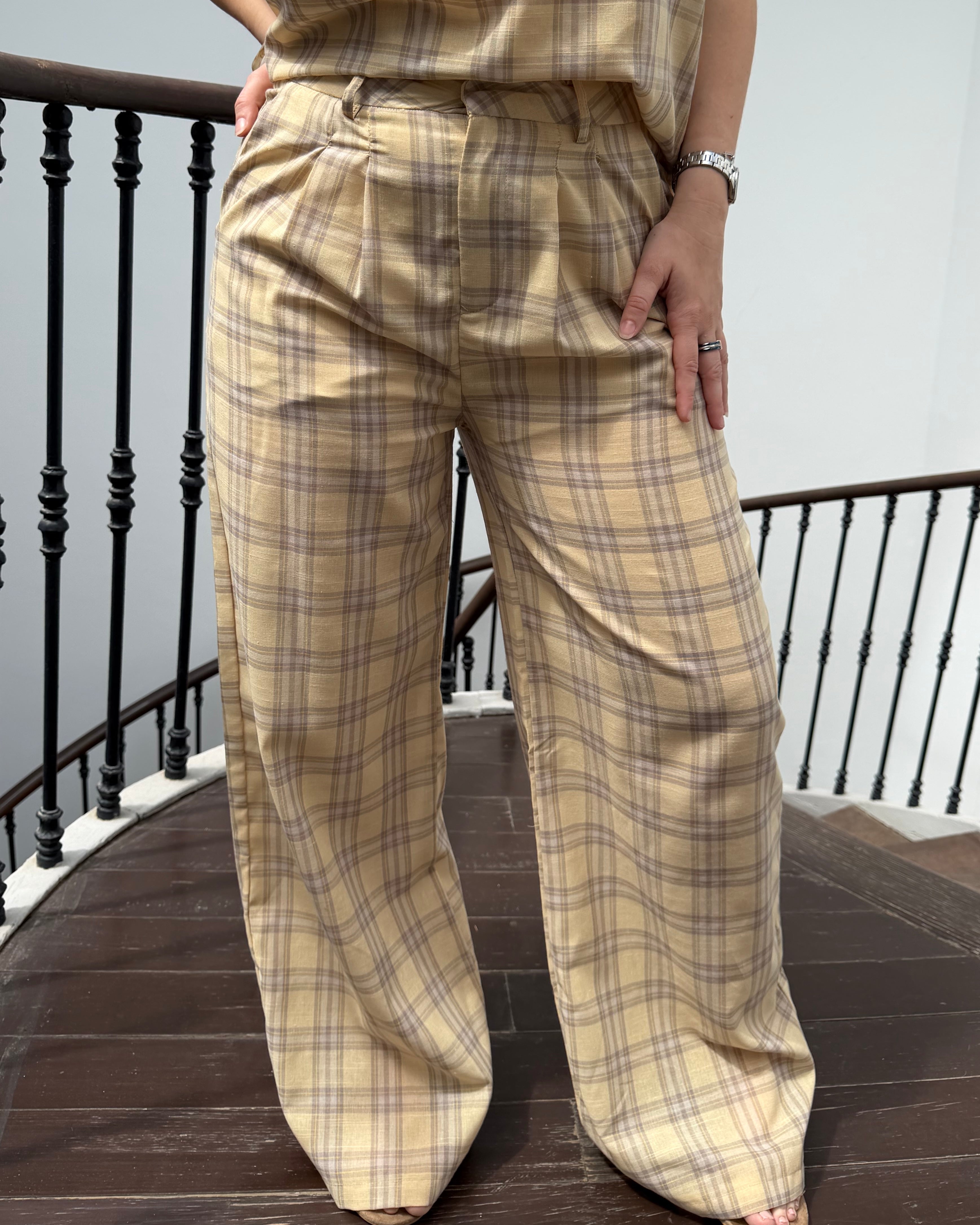 Ensemble à carreaux jaune